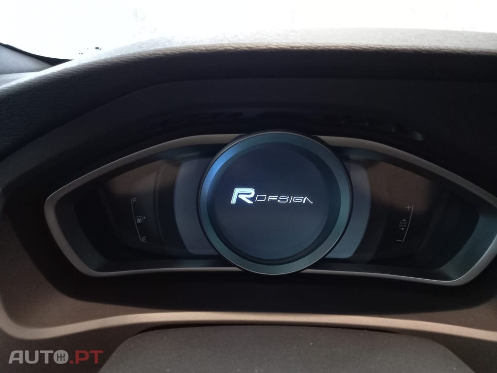 Volvo V40 2.0 D2 R-Design
