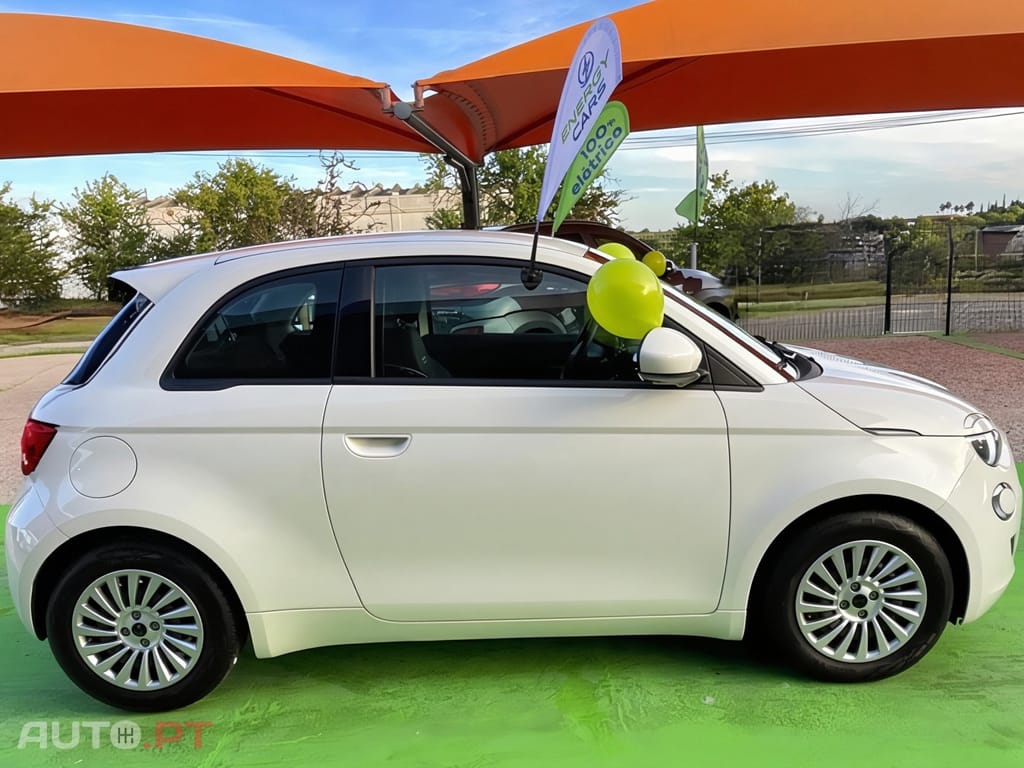 Fiat 500e Action