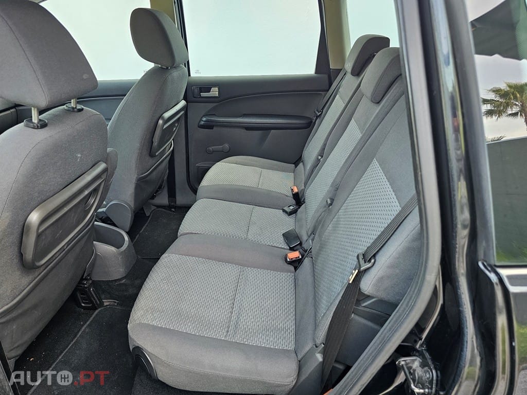 Ford C-Max titanium