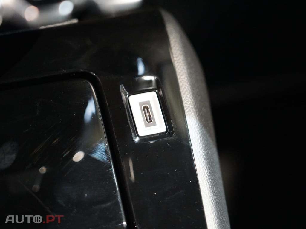 Peugeot 2008 1.2 Hybrid Allure e-DCS6