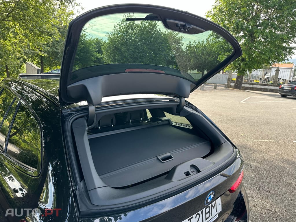 BMW 330 e Touring Pack Desportivo M Auto