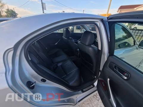 Lexus IS 220 d Base 11