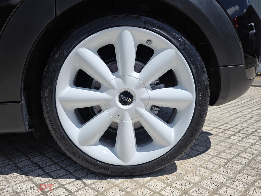 MINI Cooper D AUTO 5 Portas