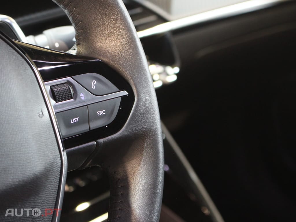 Peugeot 2008 1.2 PureTech Allure Pack EAT8