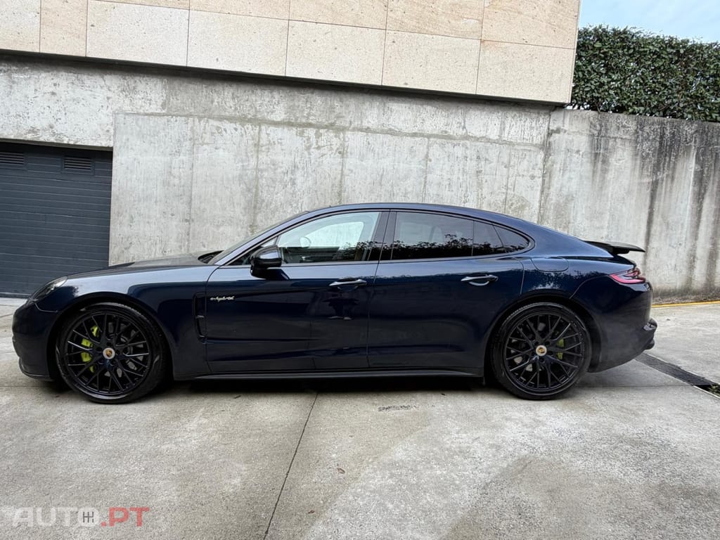 Porsche Panamera 4 E-Hybrid Platinum Edition