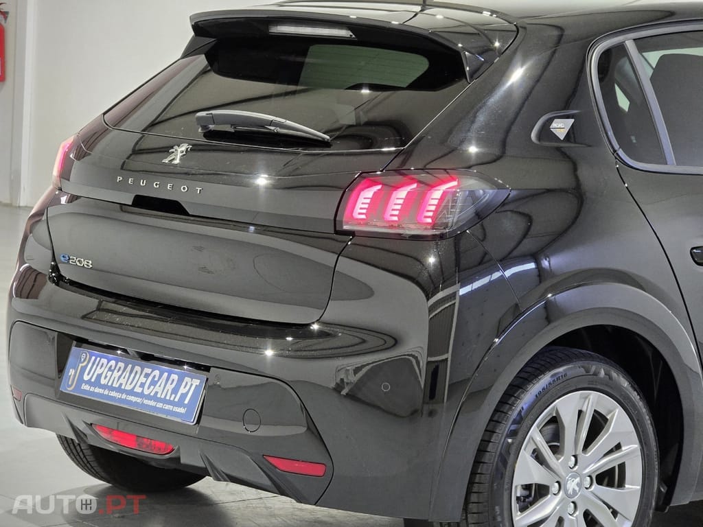 Peugeot E-208 50 kWh Allure Roadtrip
