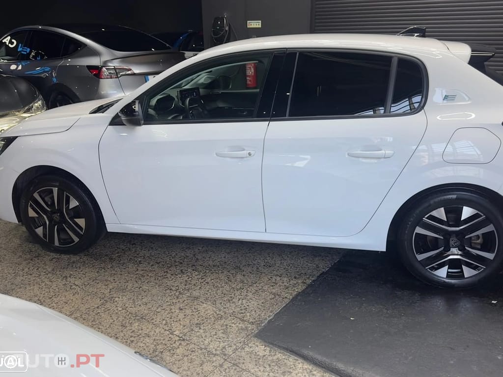 Peugeot E-208 Allure