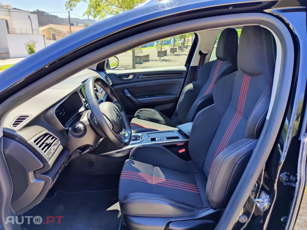 Renault Mégane Sport Tourer 1.6 E-Tech Plug-In Hybrid R.S. Line