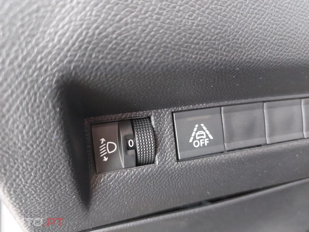 Peugeot E-2008 50 kWh Active Pack