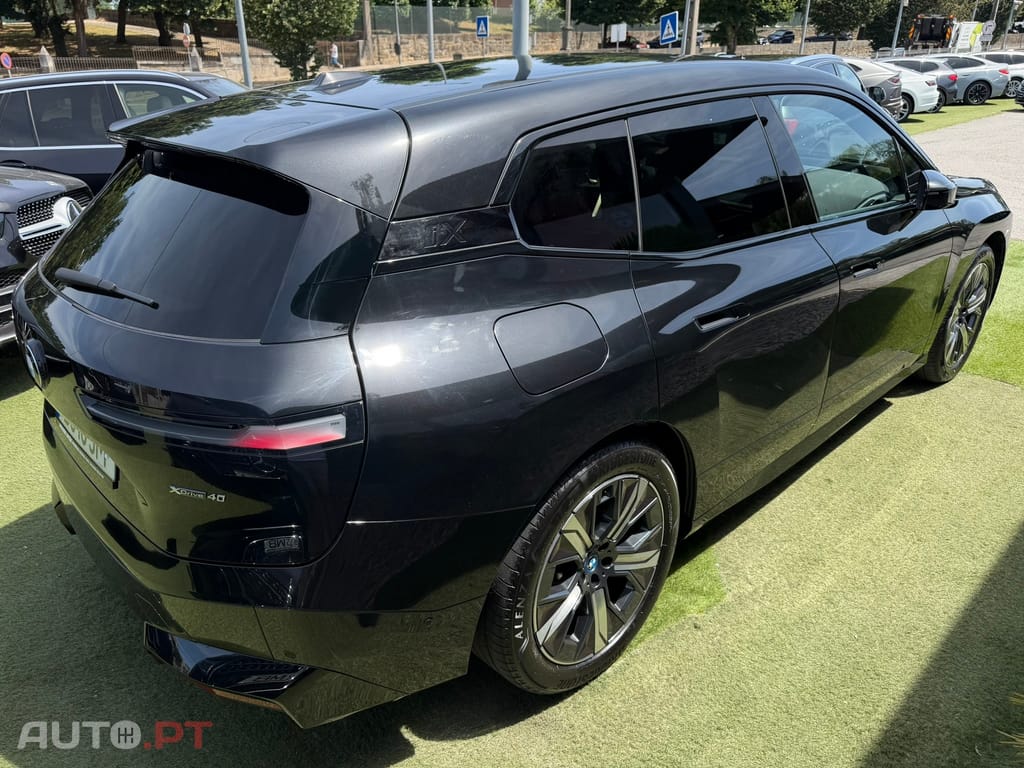 BMW iX xDrive 40 Pack Desportivo