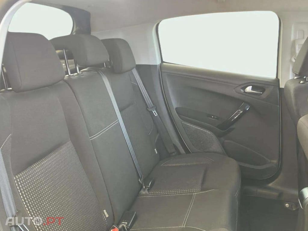 Peugeot 208 1.2 PureTech Allure EAT6