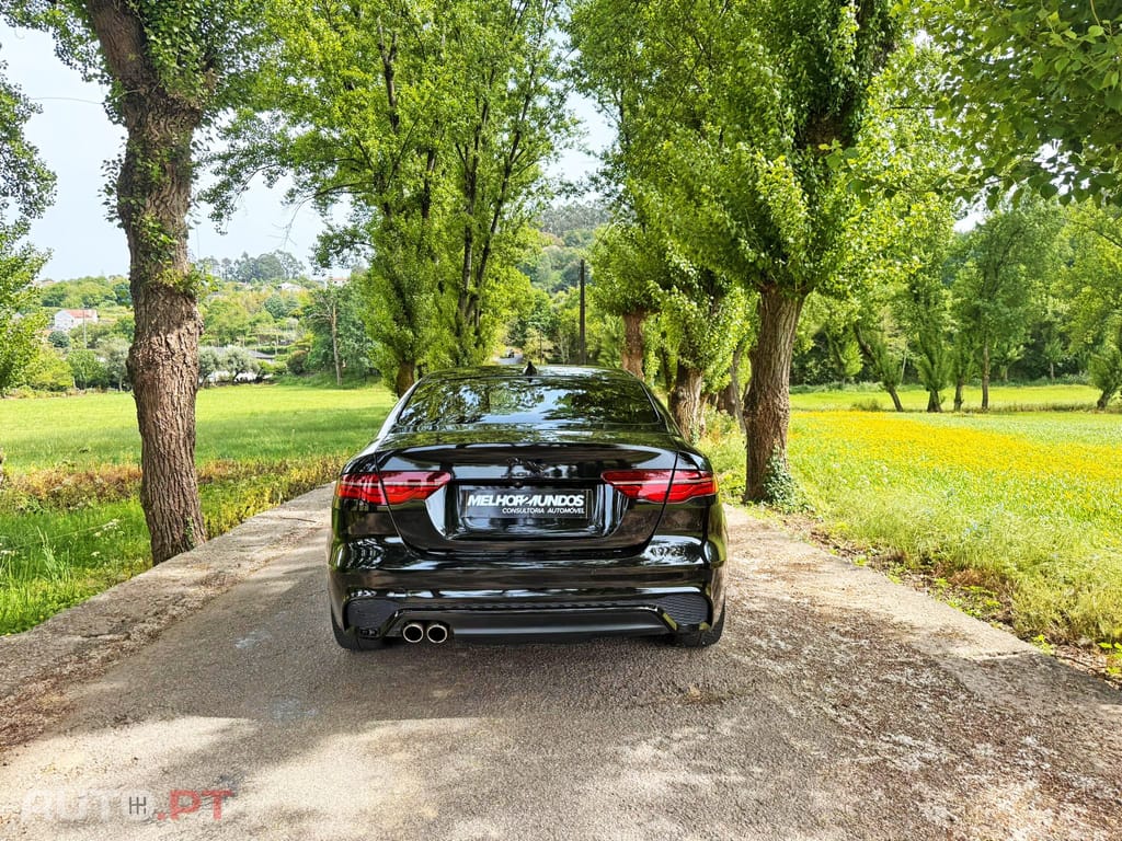 Jaguar XE 2.0 D R-Dynamic S