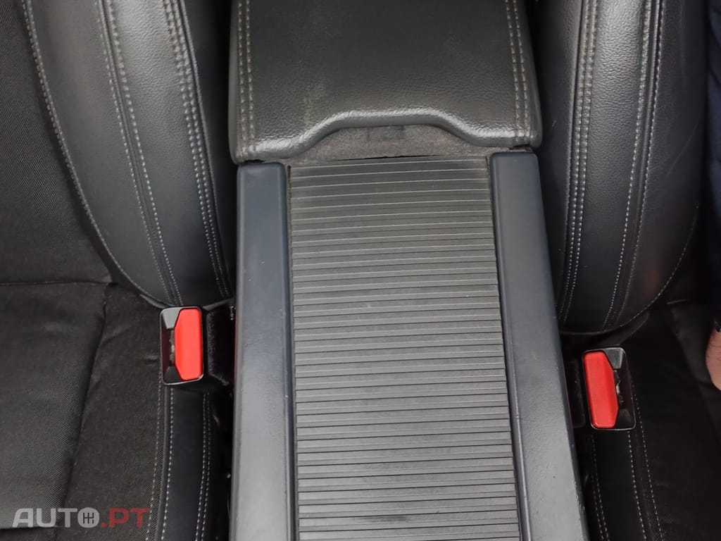 Volvo V60 2.0 D2 R-Design Momentum