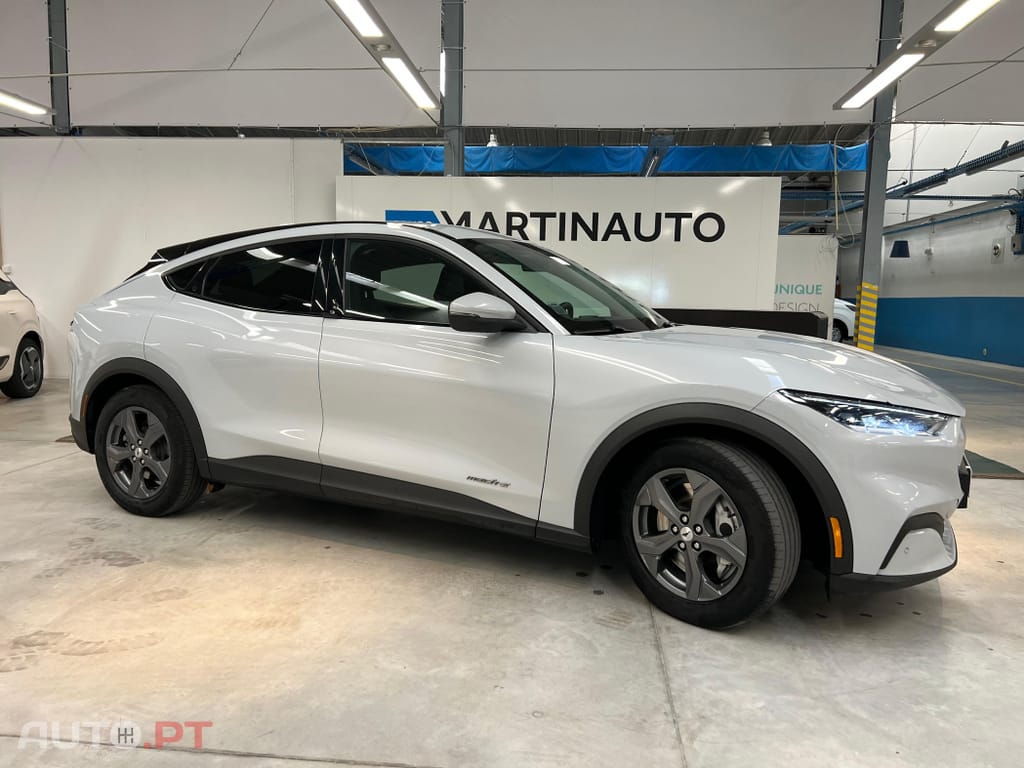 Ford Mustang Mach-E 72.6 kWh Premium AWD