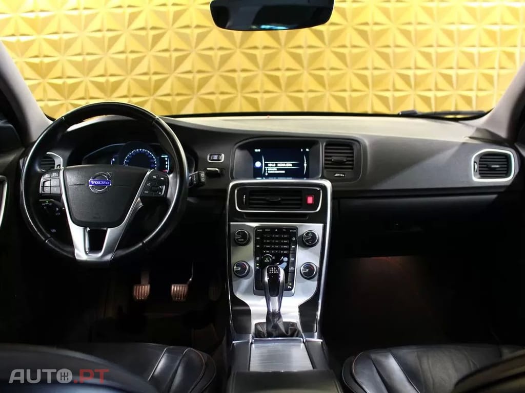 Volvo V60 2.0 D2 Momentum Drive