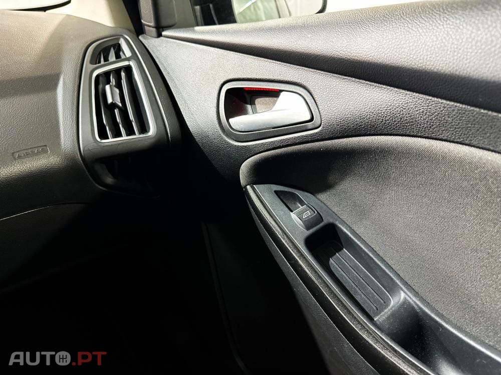 Ford Focus 1.5 EcoBlue S&S Aut. TITANIUM DESIGN