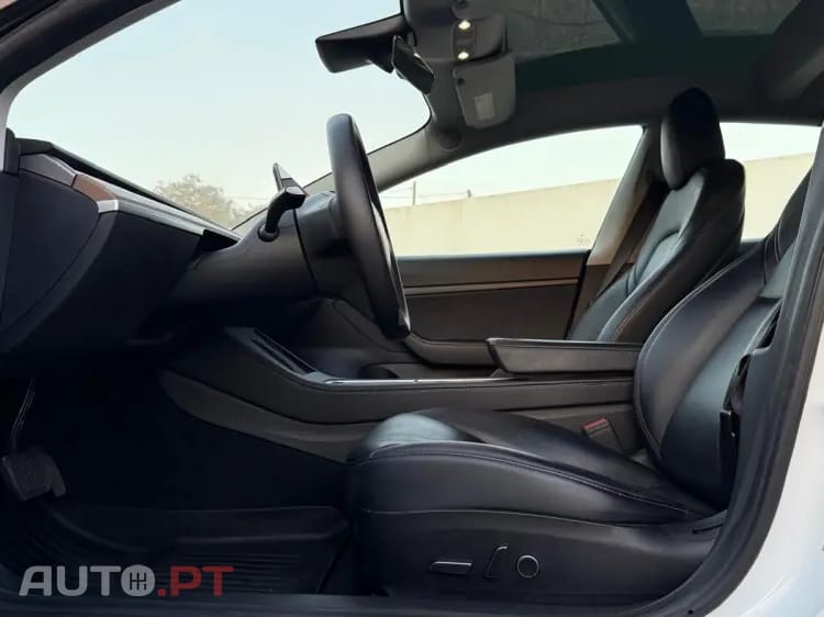 Tesla Model 3 Standard Range Plus RWD