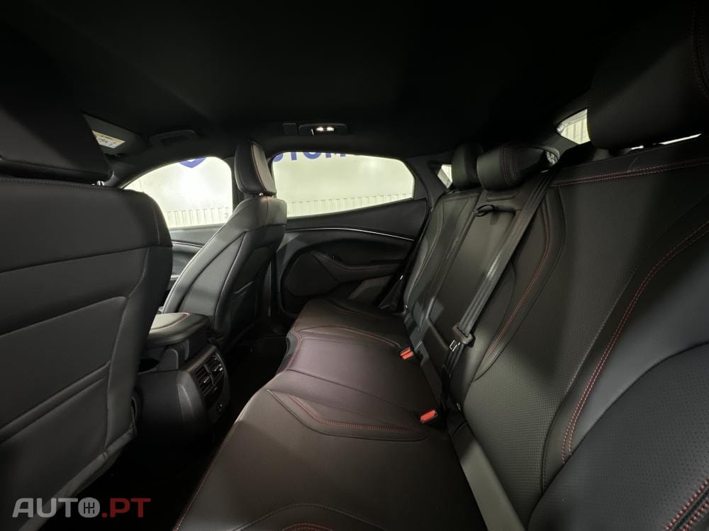 Ford Mustang Mach-E AWD PREMIUM