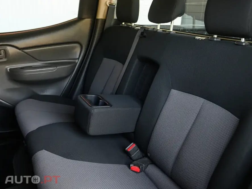 Mitsubishi L200 2.4 DI-D CD Invite 4WD