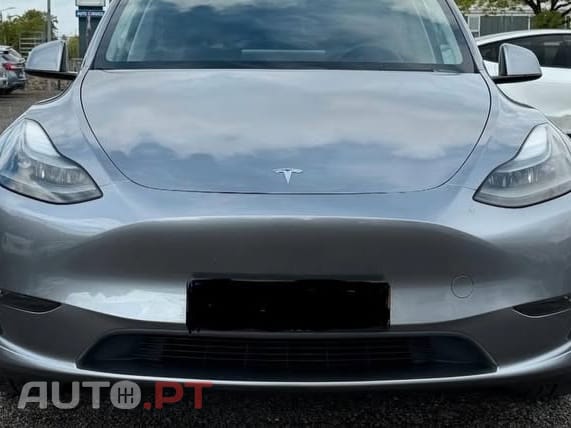Tesla Model Y RWD — fotografia 2