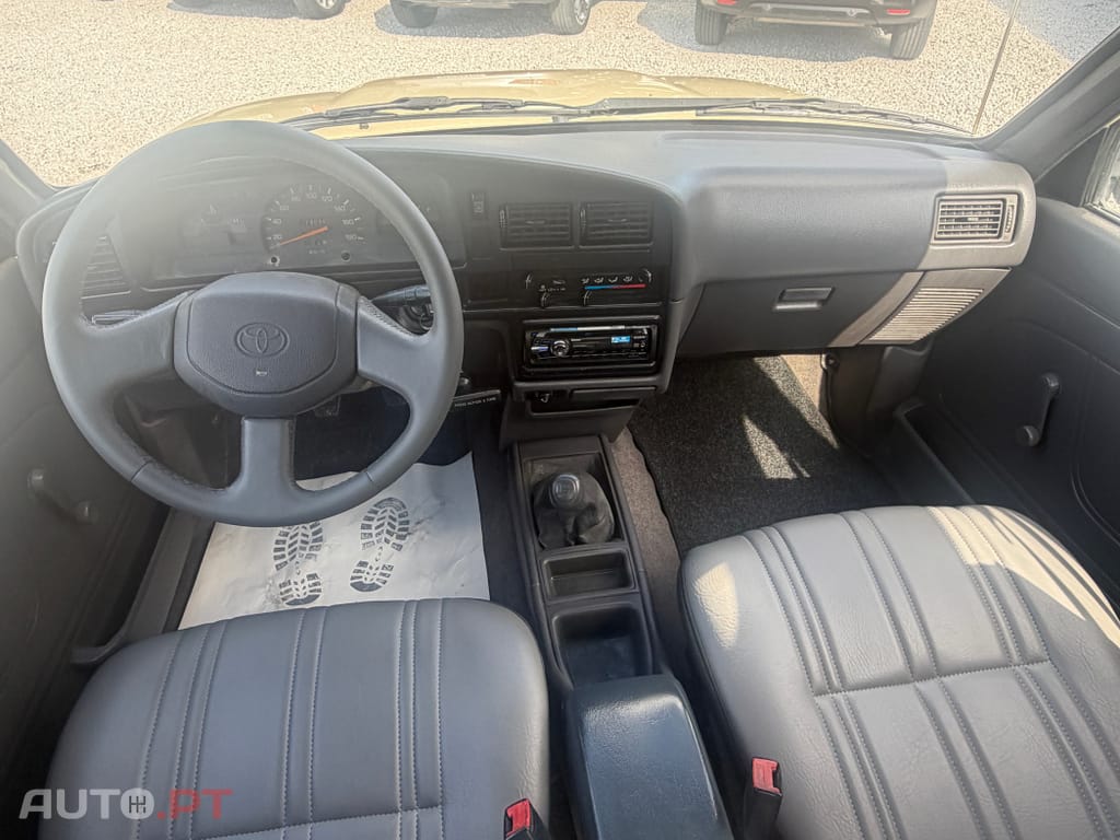 Toyota Hilux 2.4D 5LUG Dir. Assistida