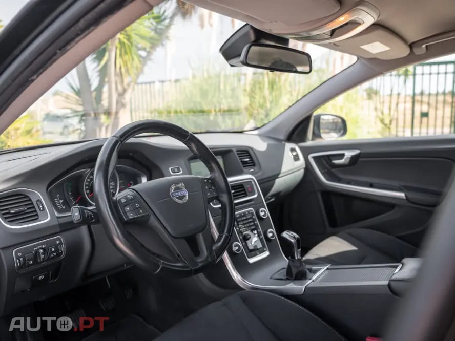 Volvo V60 2.0 D2 Momentum