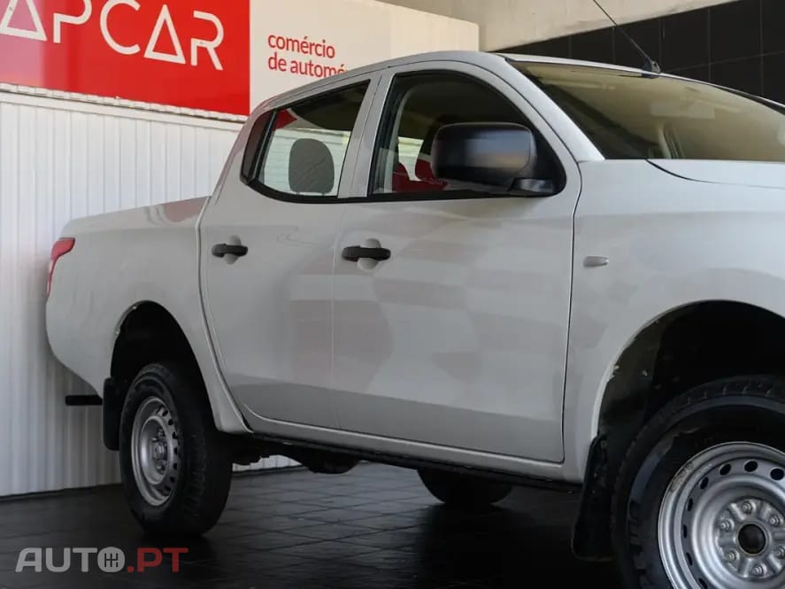 Mitsubishi L200 2.4 DI-D CD Invite 4WD