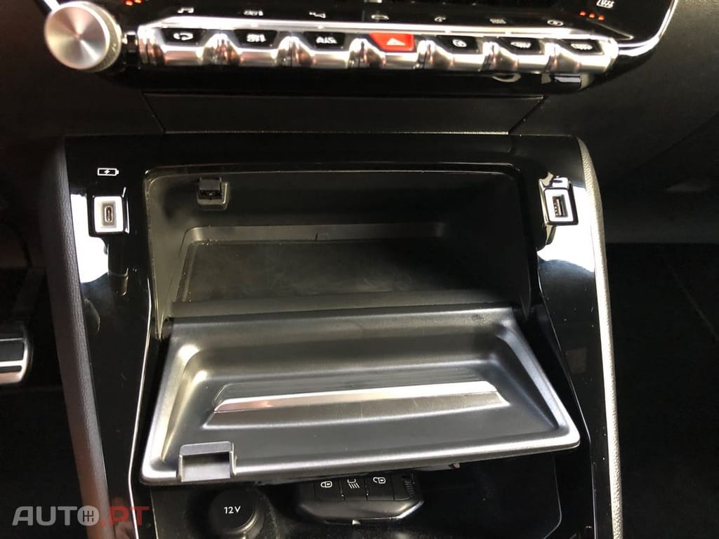 Peugeot E-2008 50 kWh GT