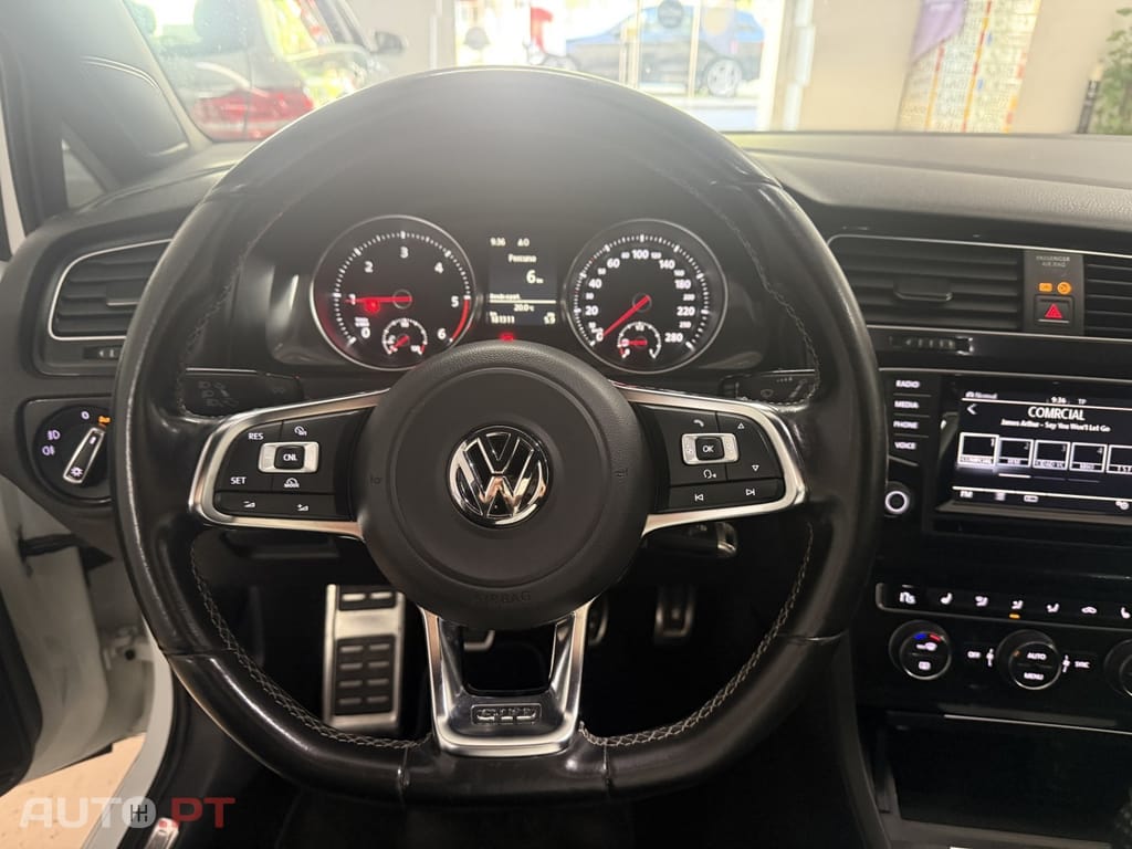 Volkswagen Golf 2.0 TDi GTD — fotografia 12