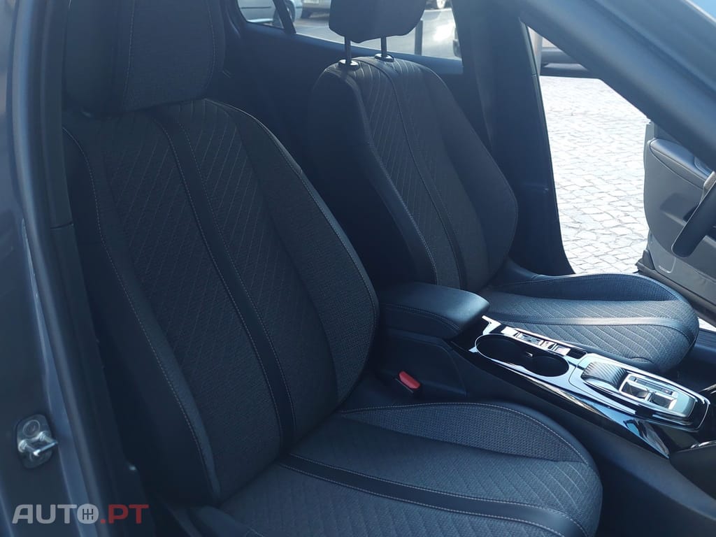 Peugeot E-2008 54 kWh Allure