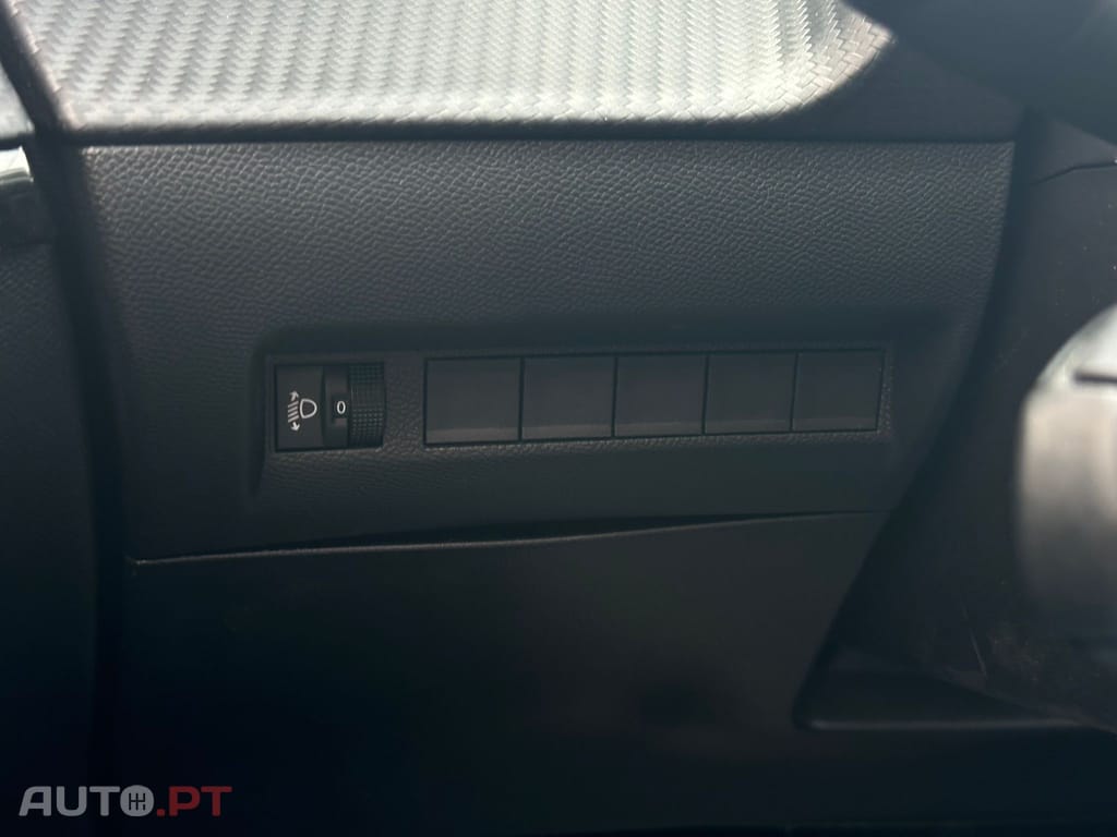 Peugeot 208 1.2 Hybrid Allure e-DCS6