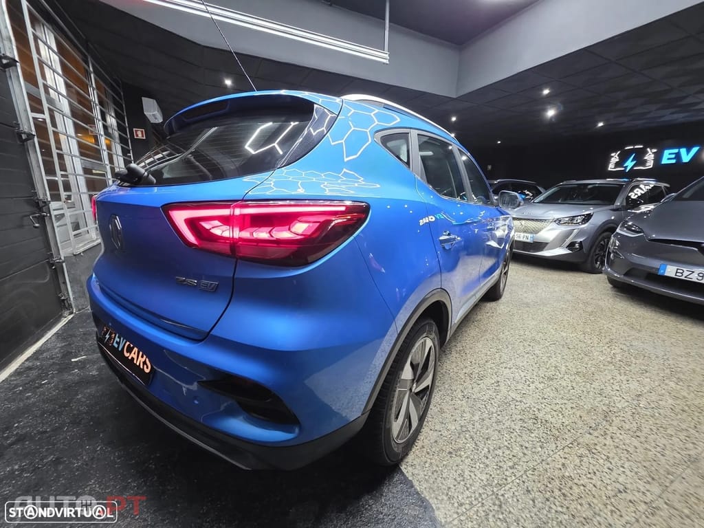 MG ZS EV 72.6 kWh Luxury OBC 11 kW