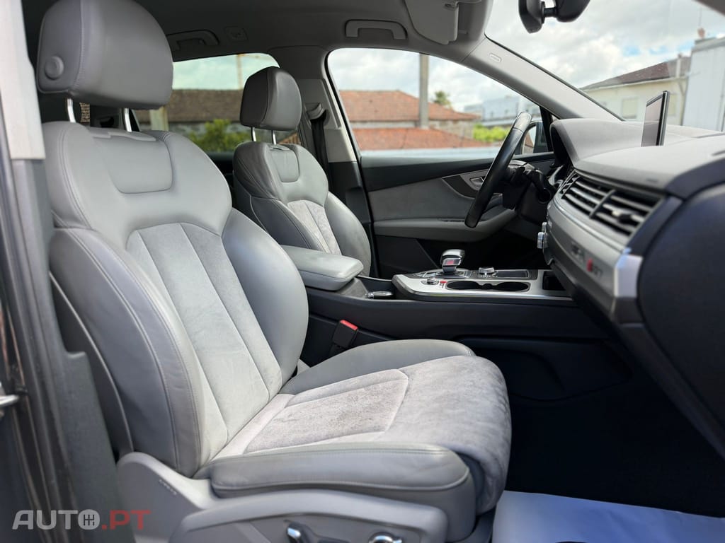 Audi Q7 3.0 TDI quattro tiptronic 7L