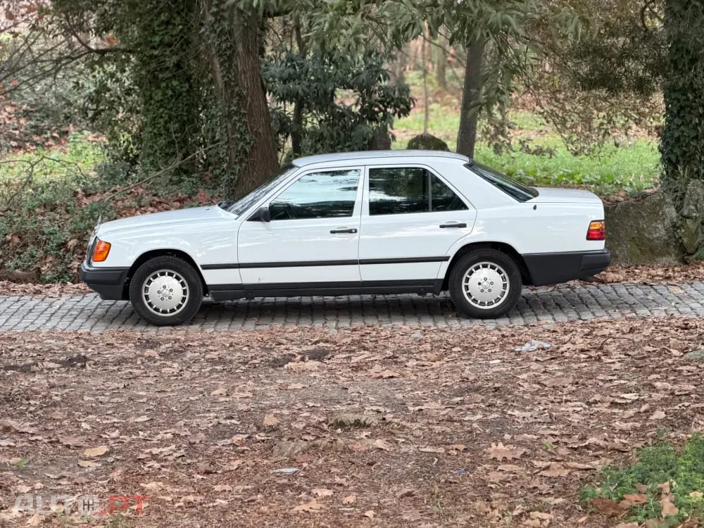 Mercedes-Benz 260 260 E