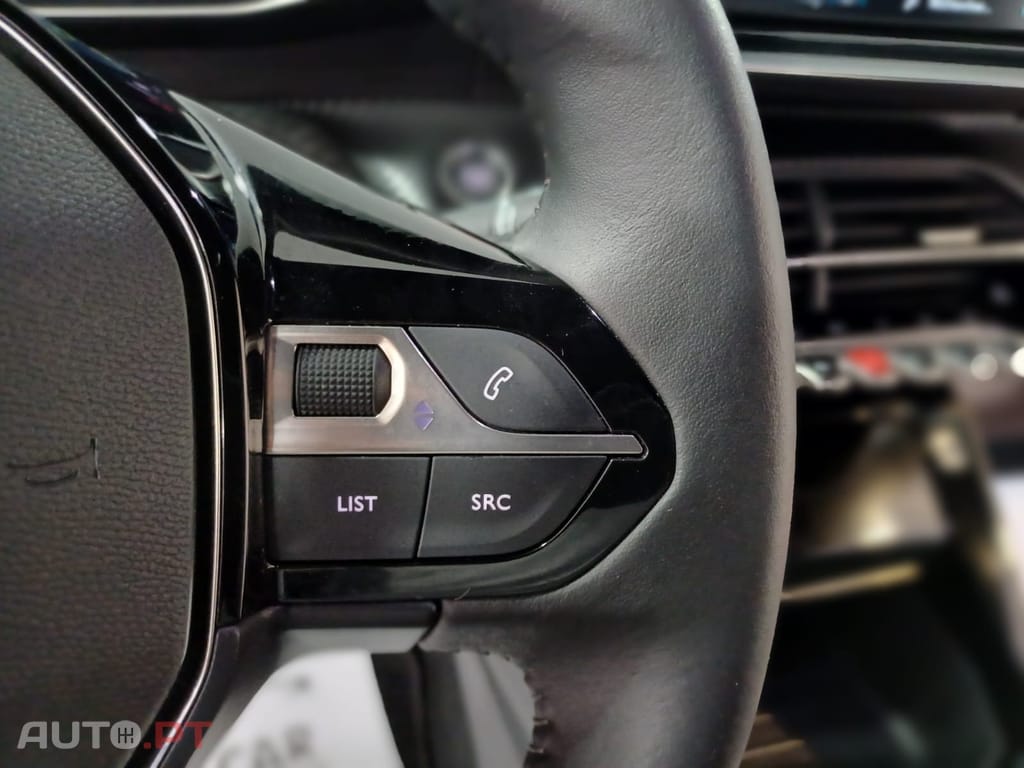 Peugeot E-2008 50 kWh Allure