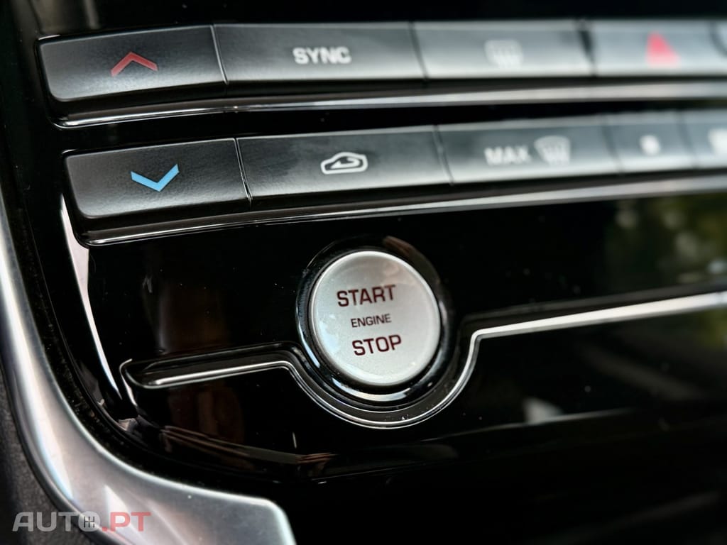 Jaguar XE 2.0 D R-Sport