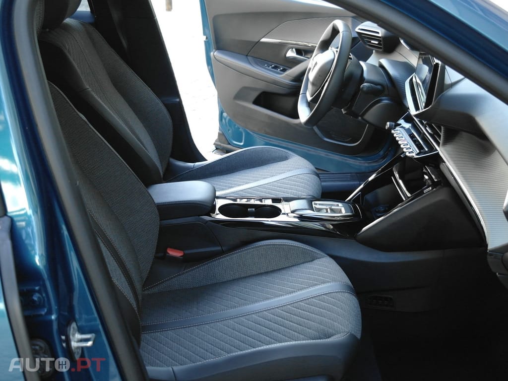 Peugeot E-2008 54 kWh Allure