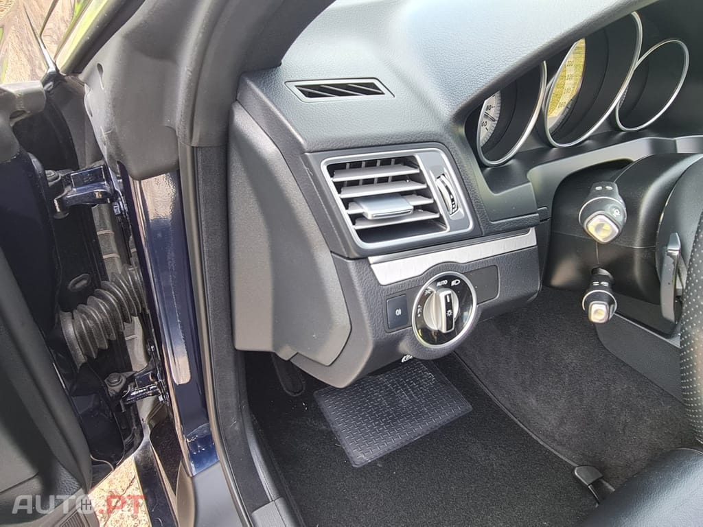 Mercedes-Benz E 220 CDi BlueEfficiency Auto