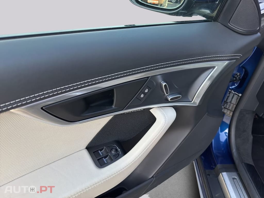 Jaguar F-Type P300 R-Dynamic