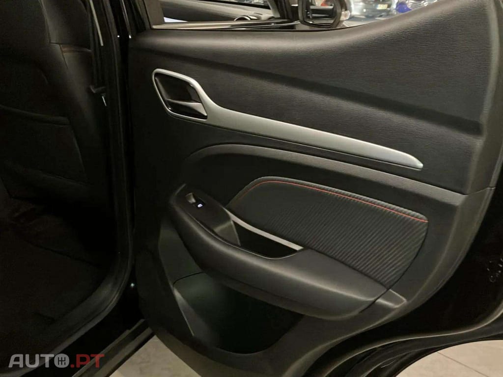 MG ZS EV 72.6 kWh Luxury OBC 11 KW