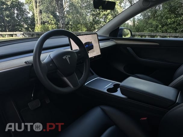 Tesla Model Y Standard RWD