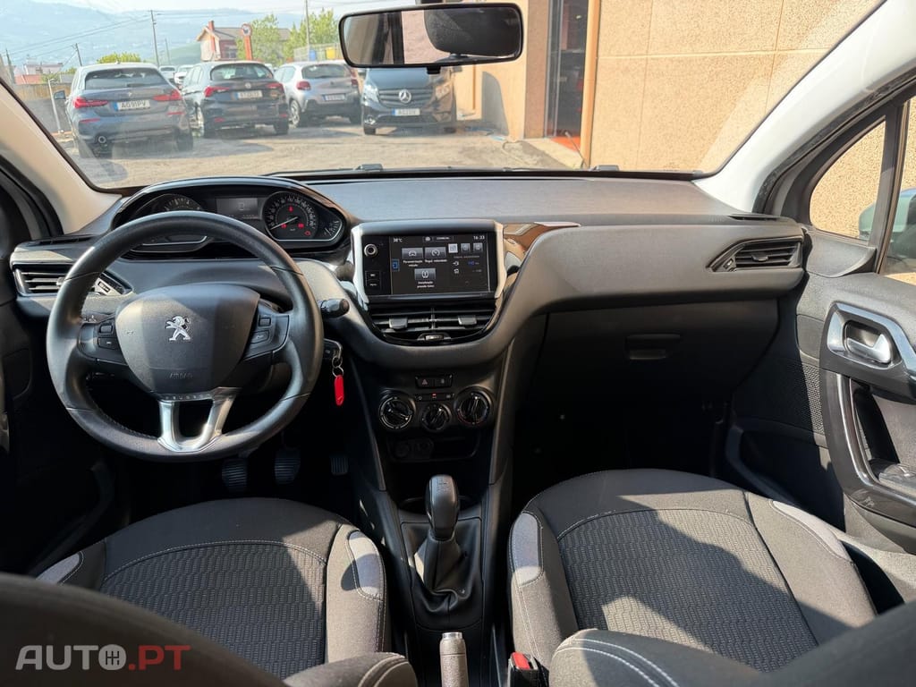 Peugeot 208 1.2 PureTech Signature