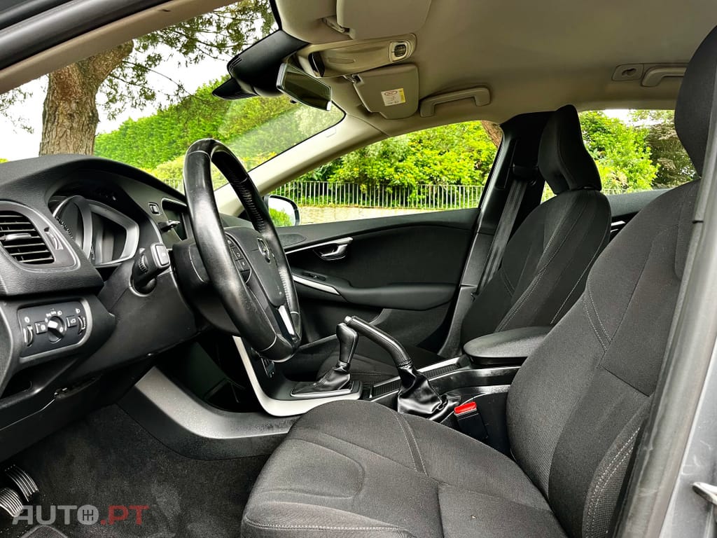 Volvo V40 D2