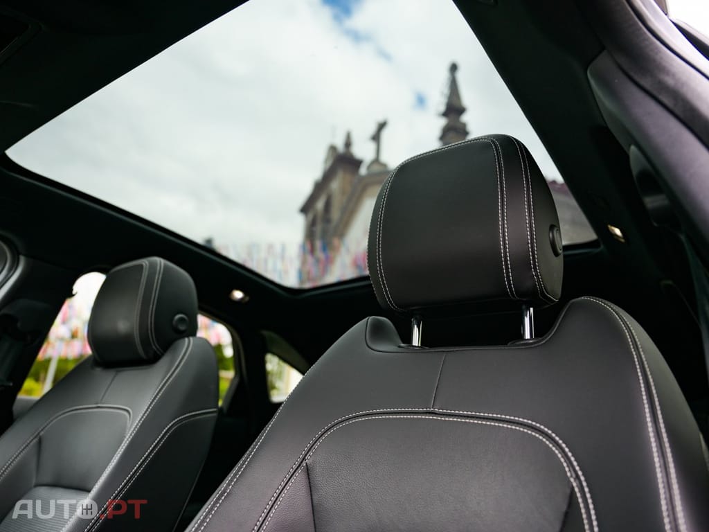 Jaguar E-Pace 1.5 P300e R-Dynamic SE AWD Aut.