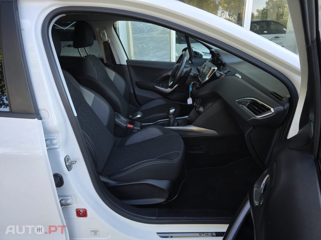 Peugeot 2008 1.2 PureTech Active