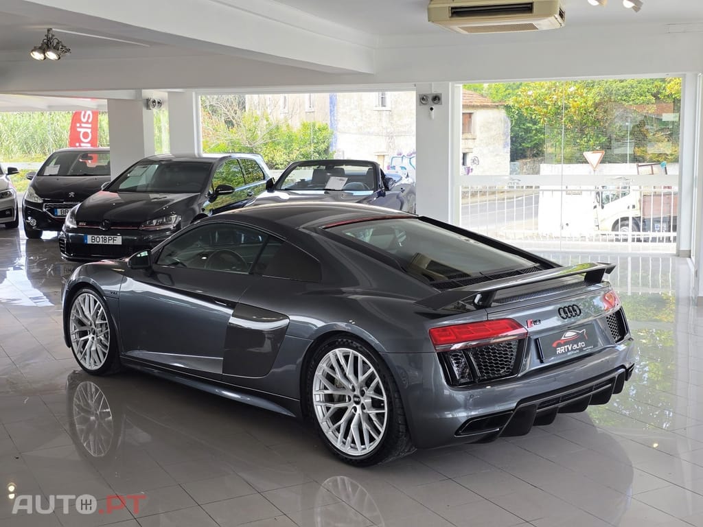 Audi R8 V10 plus 5.2 FSI quattro S tronic