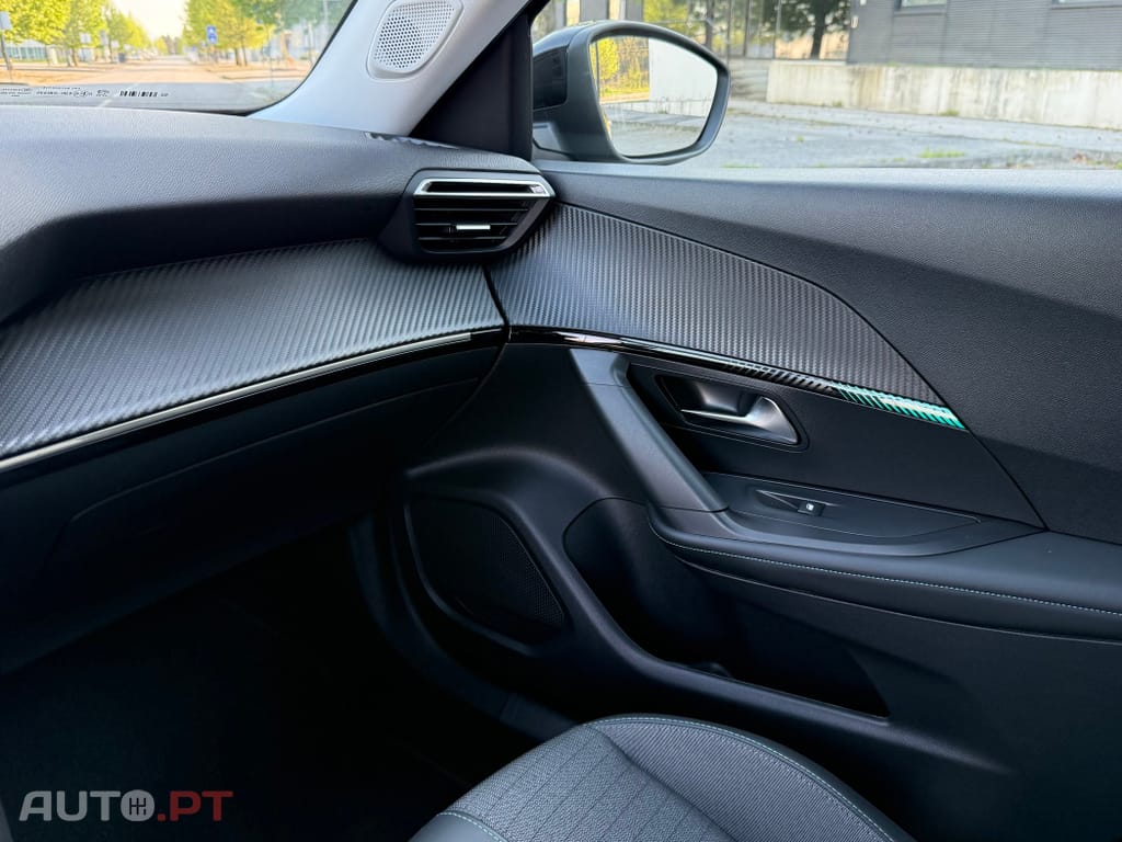 Peugeot 2008 1.2 PureTech Allure Pack EAT8