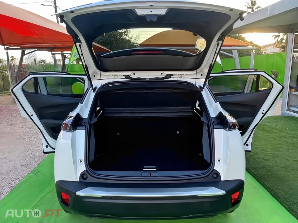 Peugeot E-2008 50 kWh Style