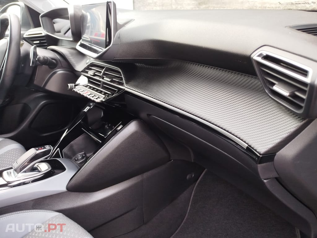 Peugeot 2008 1.2 PureTech Allure EAT8
