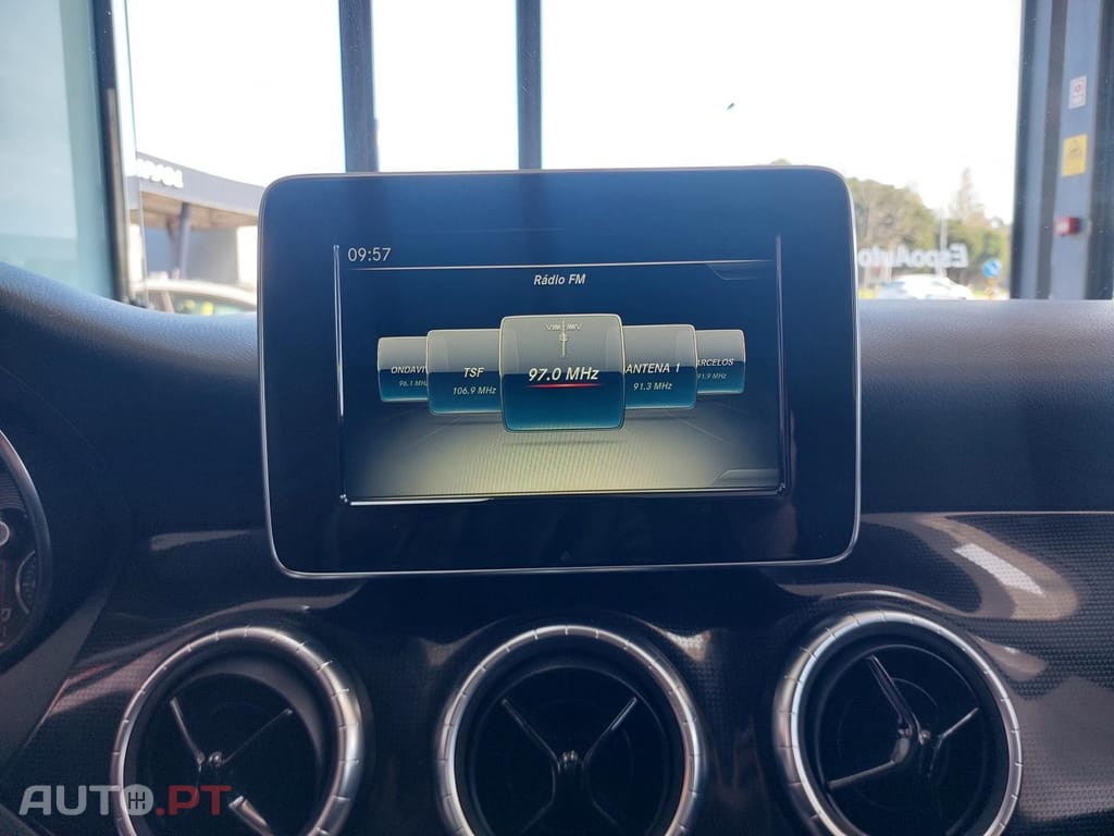 Mercedes-Benz CLA 180 d Shooting Brake